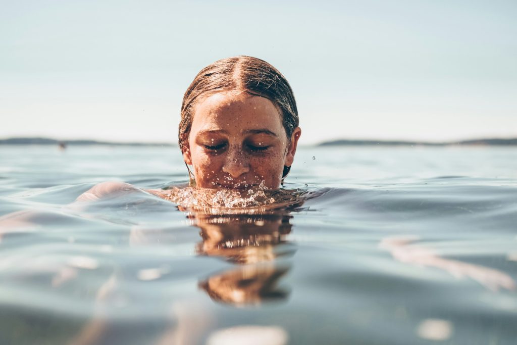 10 Natural Hair Detanglers to Use After Swimming